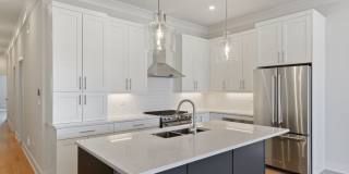 Pet Friendly 3 Bed 2 Bath Condo Quality Apartment with Private Roof Deck in Roscoe Village Gallery 2