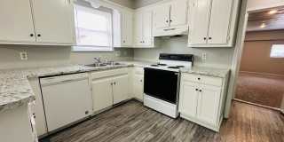 3 Bed 2 Bath Home! PLUS HUGE GARAGE CONVERSION ROOM! Gallery 14