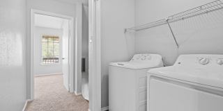RIVER CROSSING TOWNHOME - 2BD -2.5BA - GREENBELT VIEW - WASHER/DRYER - RESERVED PARKING Gallery 12
