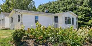 Cozy single family home just outside city limits Gallery 1