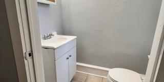 Updated 3 Bedroom 1.5 Bath Townhome w/ Paved Yard + Washer & Dryer Gallery 7