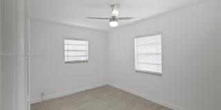 1425 NW 10th Pl Gallery 7