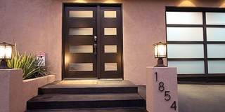 Live in the 90210! Stunning Modern Newly Renovated 2 Bedroom plus bonus room home in Beverly Hills! Gallery 4