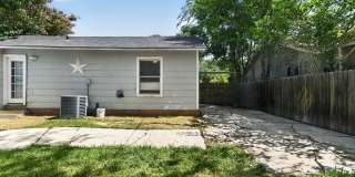 Charming 2BR House in San Antonio Gallery 32