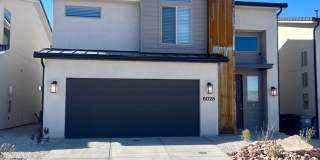 4 Bedroom Home in Desert Canyons - Gallery 1