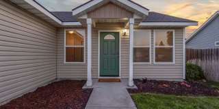 3 Bedroom, 2 Bath, 2-Car Garage with Room to Park Your Toys! Gallery 3