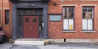 *Beautifully Updated & Unique 1BD/2BA Condo Unit Available in South Side* Gallery 5