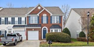 Stunning 3-bed, 2.5-bath end unit with Primary on main in Autumn Cove of Lake Wylie! Gallery 1