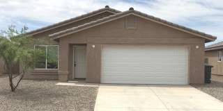 Desert Sands 4 bedroom 2 bathroom home with extra living room Gallery 1