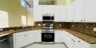 5/4 HEATHROW POOL HOME! Gallery 9