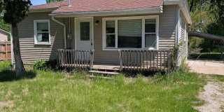 Cozy 2 Bedroom Home With Covered Parking in East Moline! Gallery 1