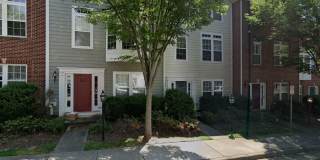 Beautiful townhome - 4BR, 2 full Ba + 2 1/2 Ba in a great location- 2 car garage Gallery 1