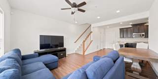44730 TIVERTON Square Gallery 3