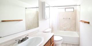 Charming, bright and peaceful condo close to ferries and shopping in Kingston! Charming, bright and peaceful condo close to ferries and shopping in Kingston! Gallery 13