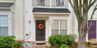 Spacious 3BR/2.5BA Herndon Townhome | 1,692 SF | Near Shopping & Silver Line Metro | 2 Pools | Pet Friendly | Solar Gallery 1