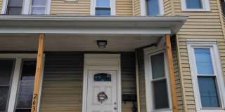 Spacious 3 bedroom 1.5 bathroom Gallery 1