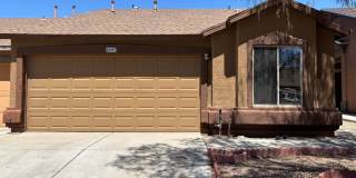 Spacious 2 Bed, 2 Bath with Office/Den! Walking Distance to Sunnyside High School! Gallery 1