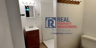 4 bedroom 2 bath - 1 Car Detached Garage - Small dog negotiable Gallery 20