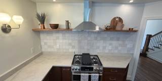 *DREAM LOCATION* 6BR Completely Renovated Duplex Gallery 14