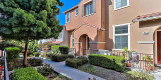 Beautiful Well Maintained 3 Bedroom 2.5 Bath Santa Clara Townhome Gallery 1