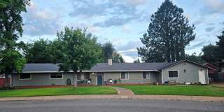 4 Bedroom Home with In-Law Suite! Gallery 1