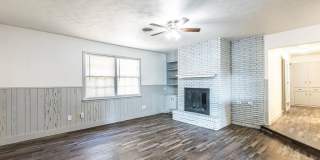 Centrally Located 3 bedroom 2 bathroom house! Gallery 10