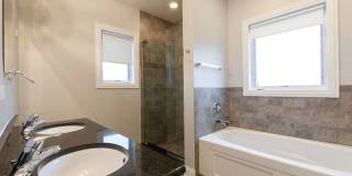 Beautiful Three Bed, 2.5 Bath Townhome in Mont Clare! Gallery 12