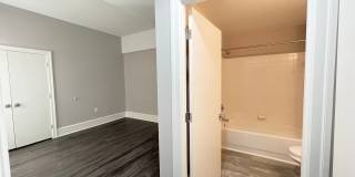 306 W Franklin Gallery 44