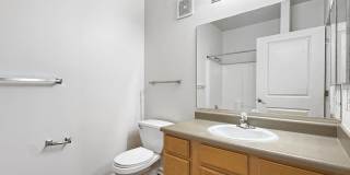 Grand Lakeside Escape: Spacious 3-Bedroom Retreat in Lakeshore Community Gallery 27