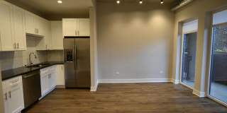 3833 N Broadway Gallery 19