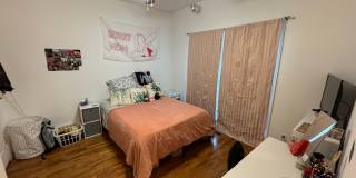 4 Bedroom Downtown Beauty! Gallery 9