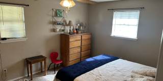 2 Bedroom, 1 Bathroom, Right side of Duplex with fenced-in backyard and 1x Car Garage Gallery 9