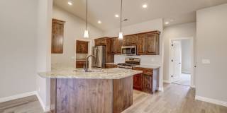 3 Bed, 2 Bath, 2 Car Garage For Rent. Pet Friendly Gallery 4