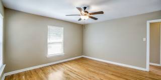 CHARMING MID-CENTURY HOME IN DELLVIEW Gallery 6