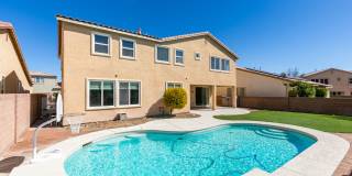 Stunning  Spacious Home with Park Views and Pool! Gallery 1