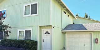 Fully equipped 2 bd. townhome in a super convenient central location! Gallery 1
