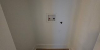 Newly Updated 3 bedroom 1 bathroom Apartment for Rent! Gallery 6