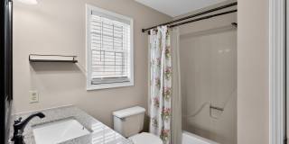 Spacious 4BR House in Columbia Gallery 24