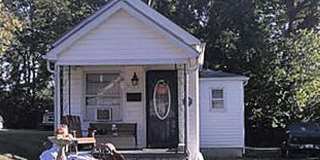 COMING SOON! Cozy One Bedroom House Near Downtown Lexington! Off-Street Parking Gallery 1