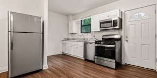Gorgeous 2 bedroom home in Greenfield available now! Gallery 1