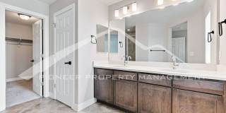 Spacious Townhouse with Central AC and 2-Car Garage Gallery 13