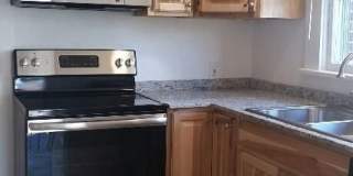 NICE 4-BEDROOM DUPLEX UNIT WITH GARAGE IN SUNNYSIDE! WATER, SEWER & TRASH INCLUDED! Gallery 4
