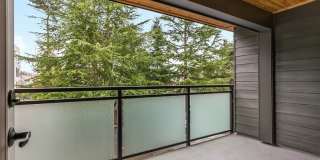 Beautiful Sand Point Condo with Pool & Garage Parking Gallery 6