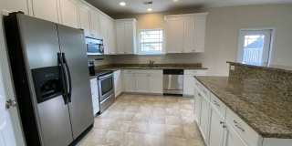 4 bedroom 2.5 bath home with a loft Gallery 11