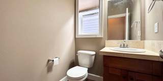 Modern 3 Bed/2.5 Bath with Double Car Garage Townhome in Sandy, OR! Gallery 16