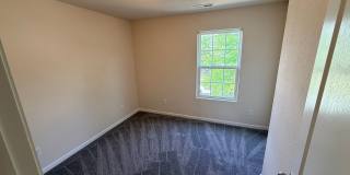 Lovely 3 bedroom/2.5 bath townhome Gallery 13