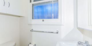 Waiola - upstairs 1 bedroom with 1 parking - window air conditioner in bedroom.. Gallery 16