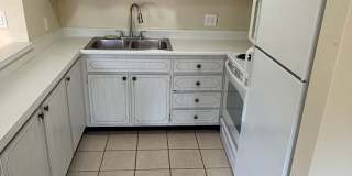 Updated 1 Bedroom Apartment Near the Beach – First Floor – Cats Welcome! Gallery 21
