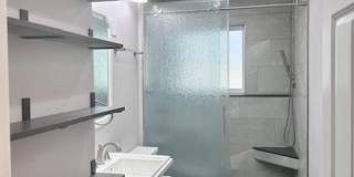 Charming 4 Bedroom Residence with Expansive Yard Gallery 25