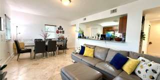 1033 SW 9th Ct Gallery 10